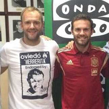 Cargar imagen en el visor de la galería, CAMISETA HERRERITA REAL OVIEDO CULTURE FANS