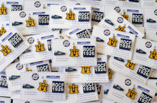 Cargar imagen en el visor de la galería, LOTE DE TRES PINS